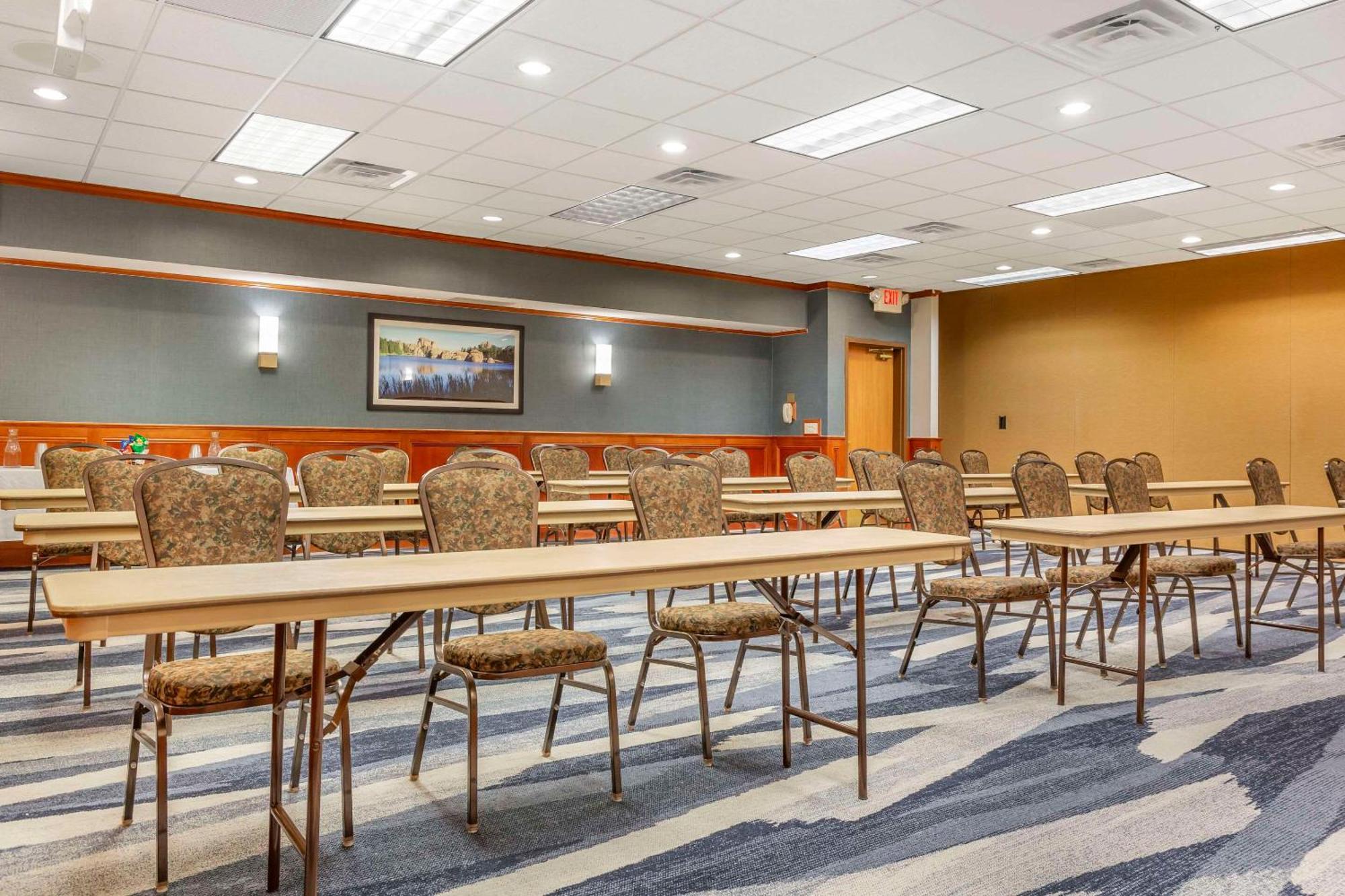 Comfort Inn & Suites Rapid City Near Mt Rushmore Esterno foto